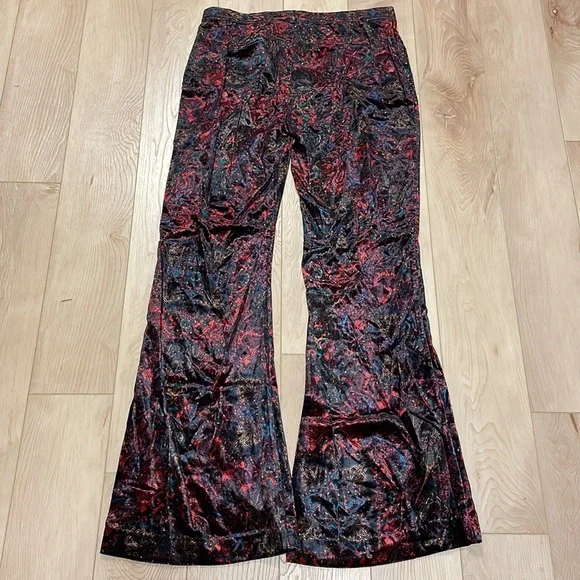 L'agence Lane Flared Trouser in Black & Red Medallion Paisley, sz 10 - Picture 7 of 16
